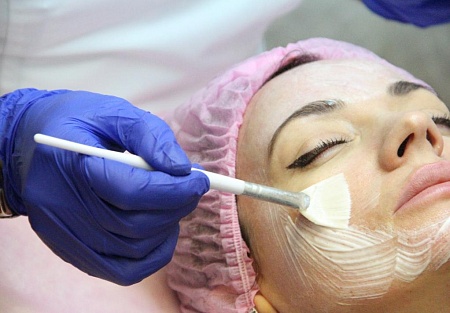 Атравматичная чистка лица для сухой кожи в Москве